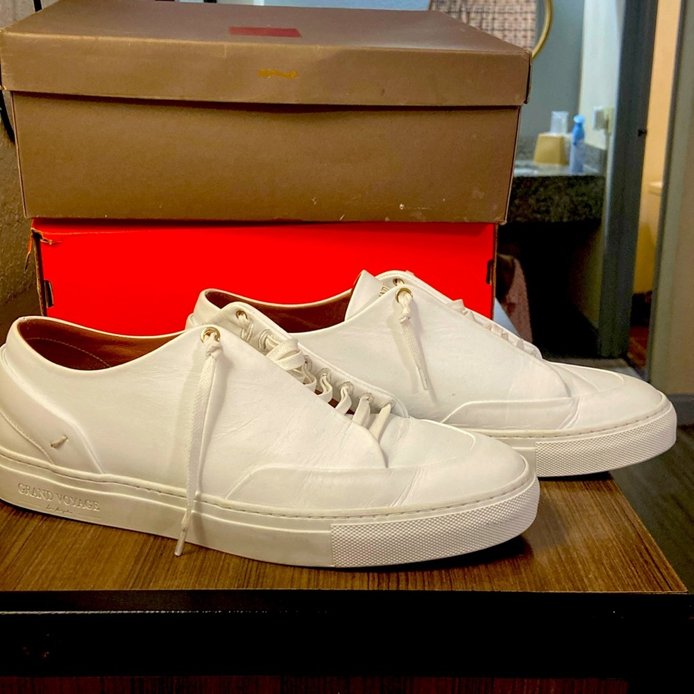 Grand Voyage white shoes